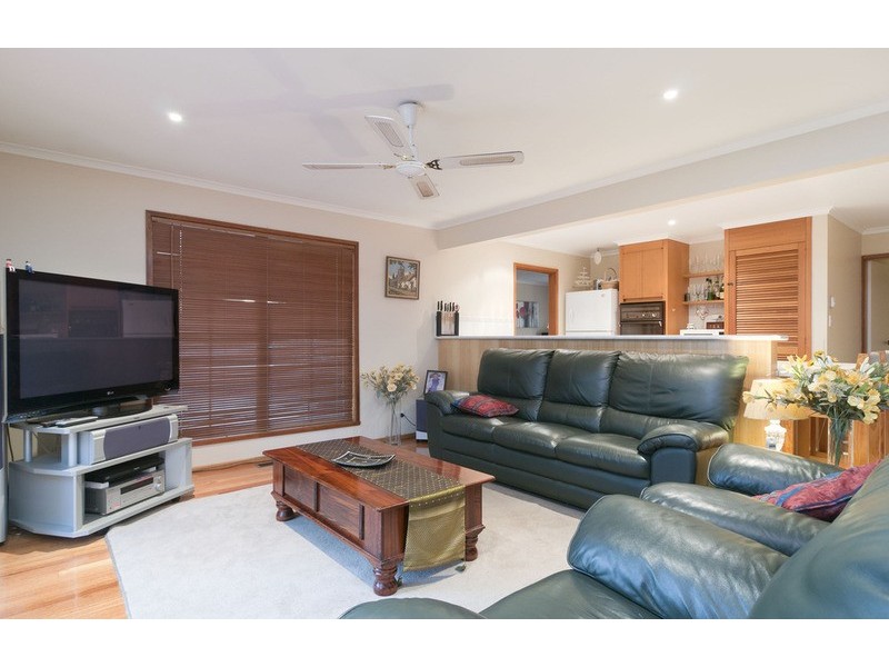 52 Zina Grove, Mooroolbark VIC 3138