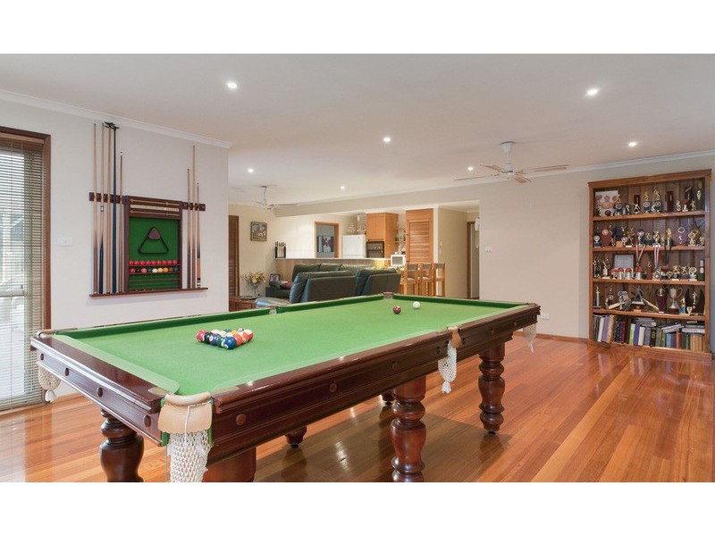 52 Zina Grove, Mooroolbark VIC 3138