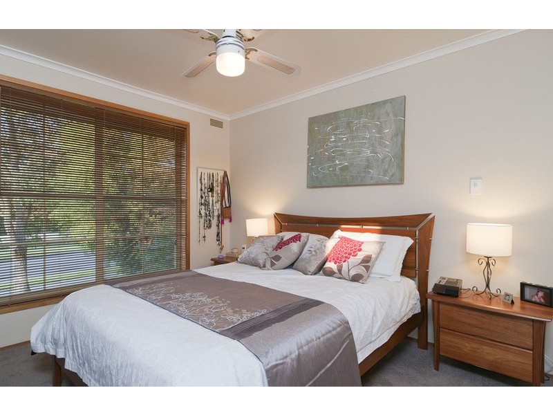 52 Zina Grove, Mooroolbark VIC 3138