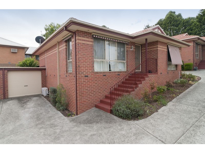 2/12 Edward Road, Chirnside Park VIC 3116