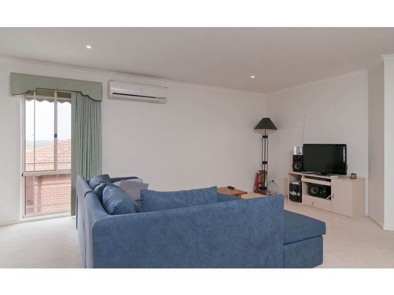 2/12 Edward Road, Chirnside Park VIC 3116