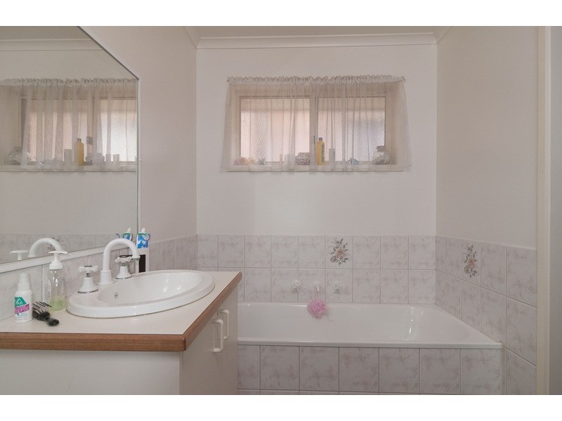 2/12 Edward Road, Chirnside Park VIC 3116