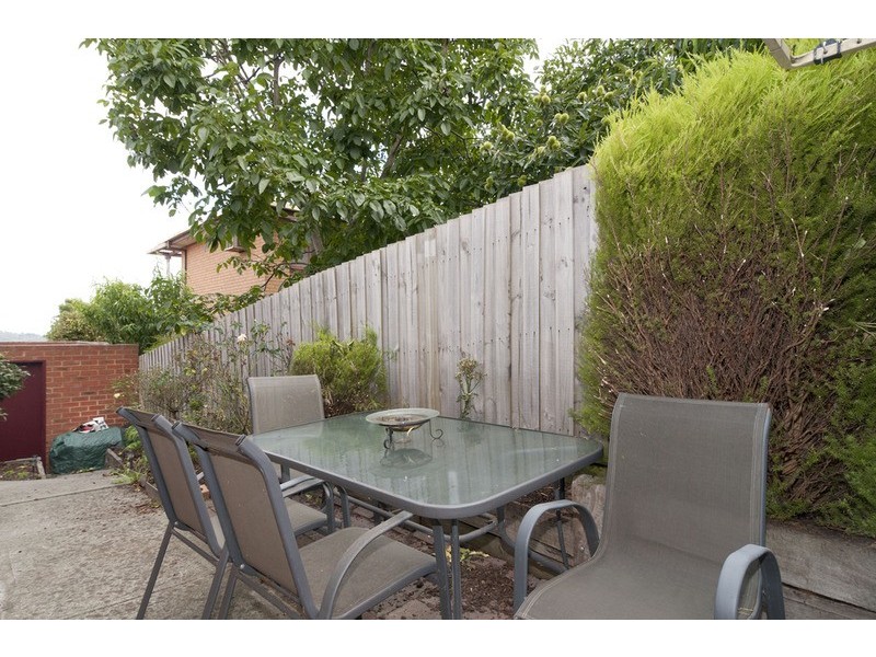 2/12 Edward Road, Chirnside Park VIC 3116