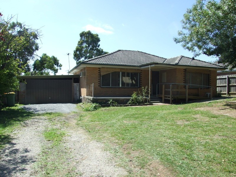 17 Nolan Avenue, Mooroolbark VIC 3138