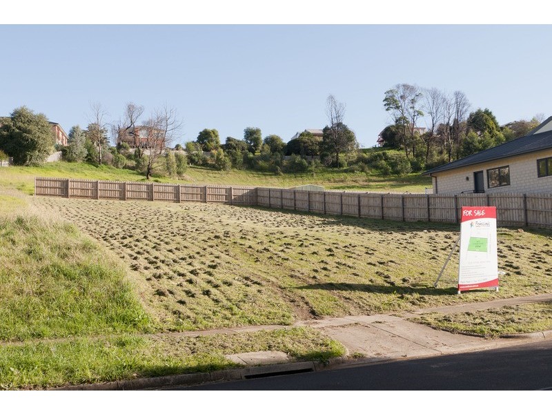 5 Chevalier Crescent, Mooroolbark VIC 3138