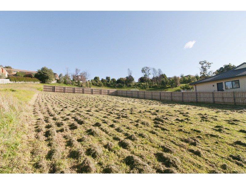 5 Chevalier Crescent, Mooroolbark VIC 3138