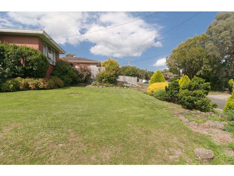 12 Shirley Street, Mooroolbark VIC 3138