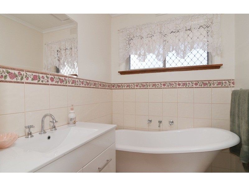 1/9 Churchill Road, Croydon VIC 3136