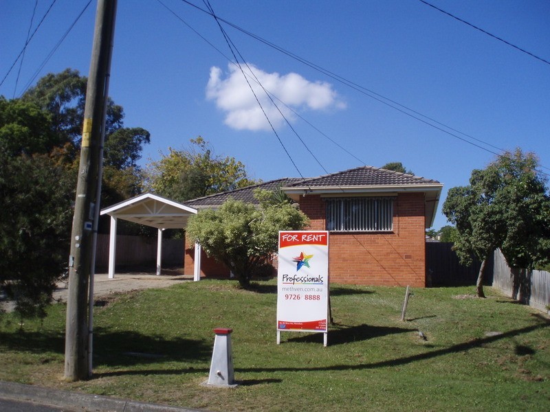 12 Saxon Drive, Mooroolbark VIC 3138