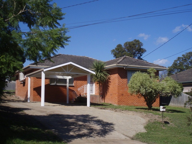 12 Saxon Drive, Mooroolbark VIC 3138