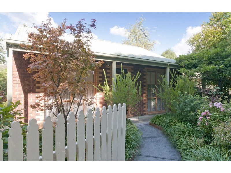 1/2 Faye Court, Croydon VIC 3136