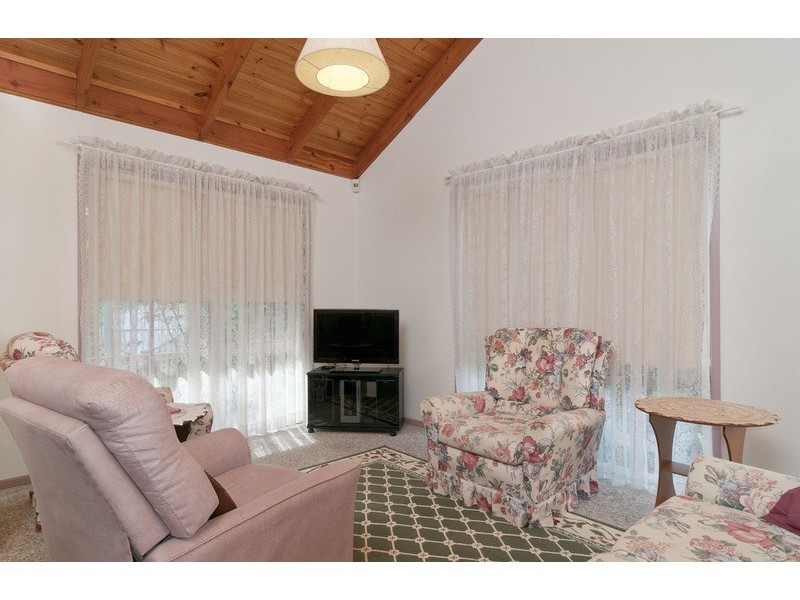 1/2 Faye Court, Croydon VIC 3136