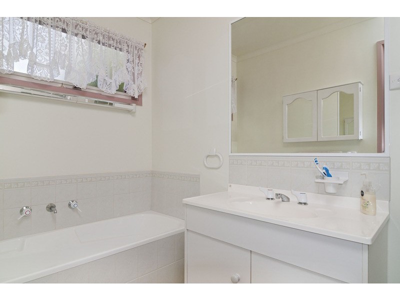 1/2 Faye Court, Croydon VIC 3136