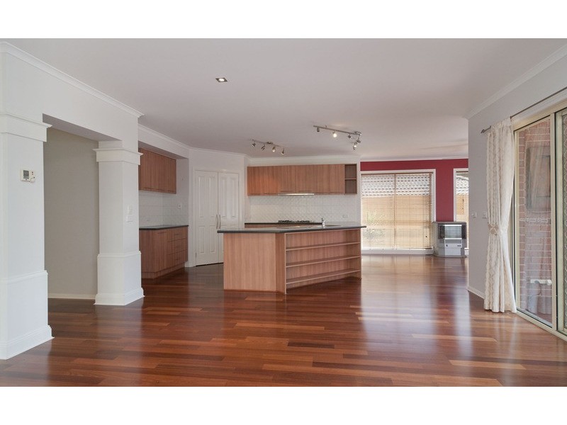 37 Freshfield Avenue, Mooroolbark VIC 3138