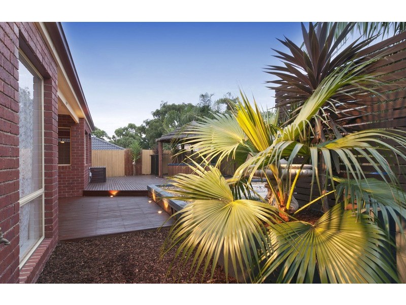 37 Freshfield Avenue, Mooroolbark VIC 3138