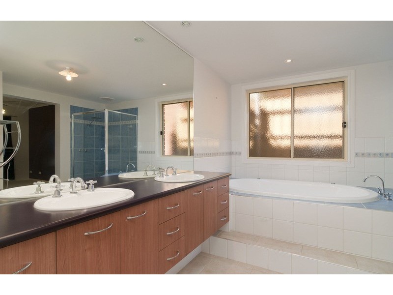 37 Freshfield Avenue, Mooroolbark VIC 3138