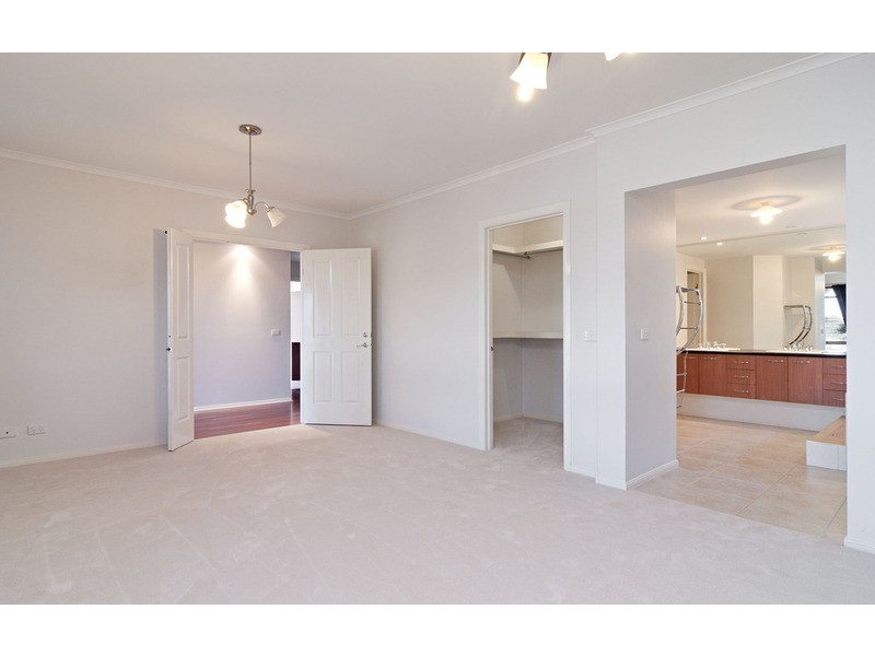 37 Freshfield Avenue, Mooroolbark VIC 3138