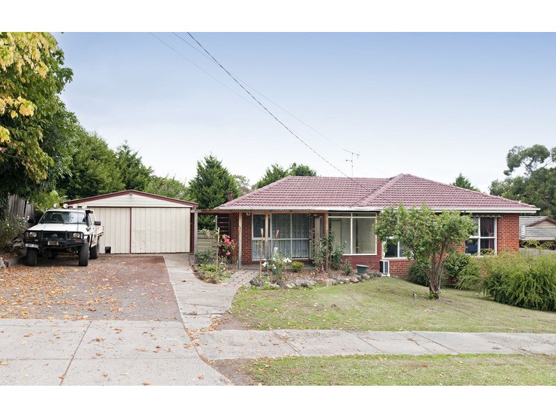 15 Roslyn Street, Montrose VIC 3765