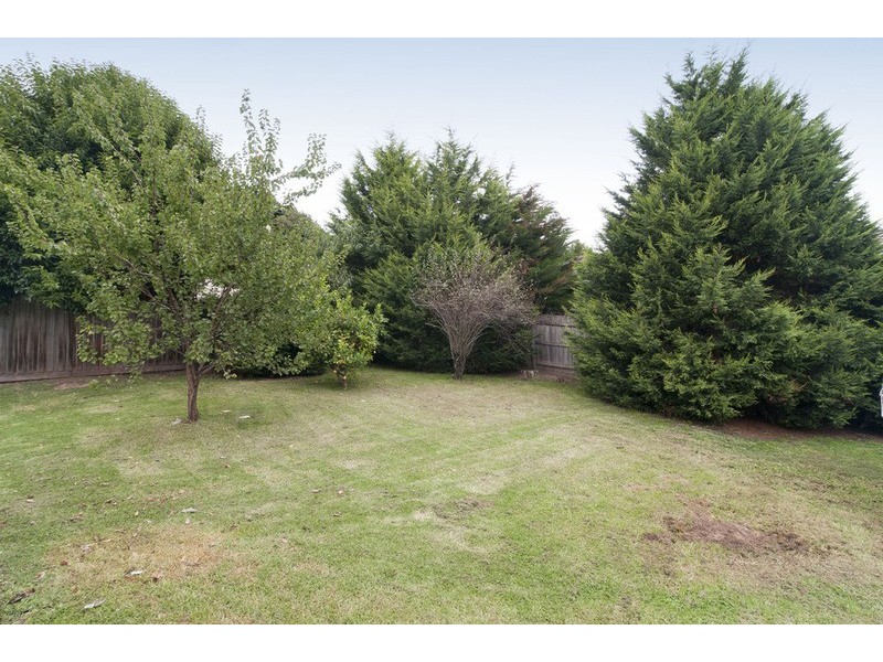 15 Roslyn Street, Montrose VIC 3765