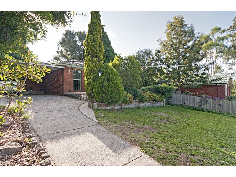 5 Devon Walk, Mooroolbark VIC 3138