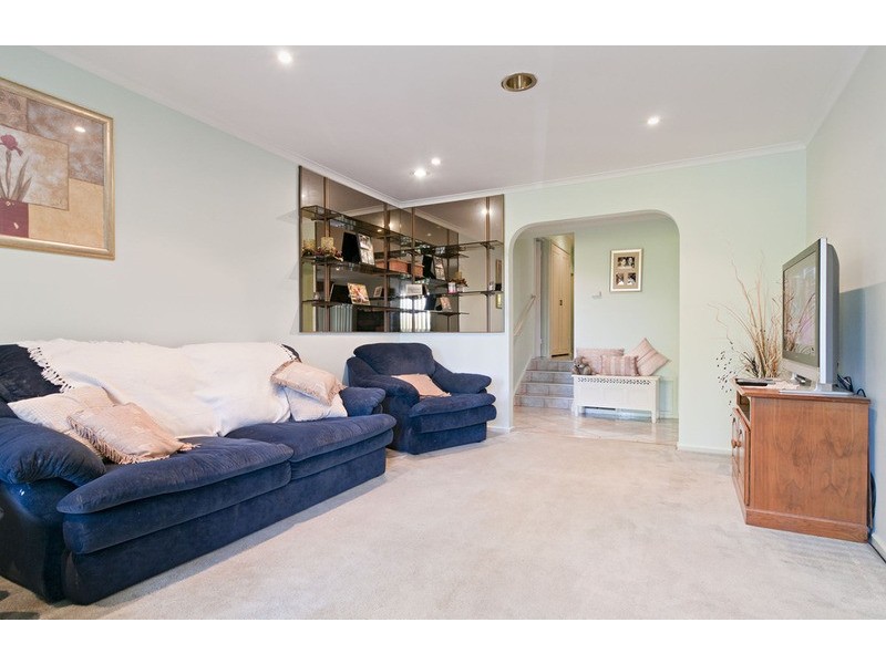 5 Devon Walk, Mooroolbark VIC 3138