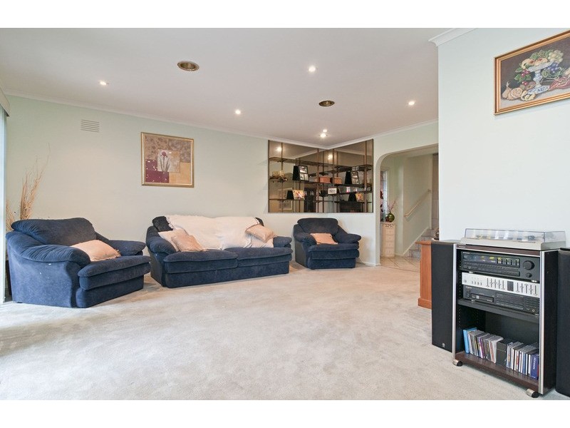 5 Devon Walk, Mooroolbark VIC 3138