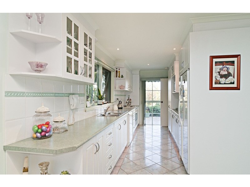 5 Devon Walk, Mooroolbark VIC 3138