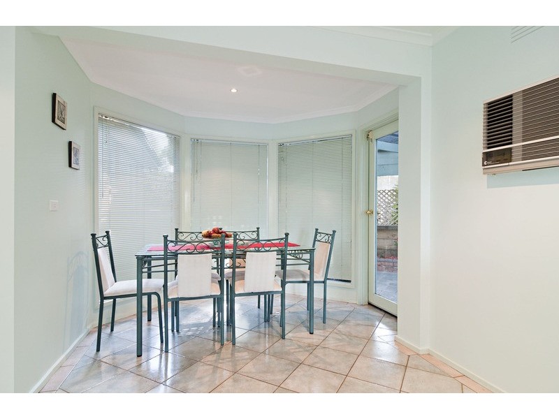 5 Devon Walk, Mooroolbark VIC 3138