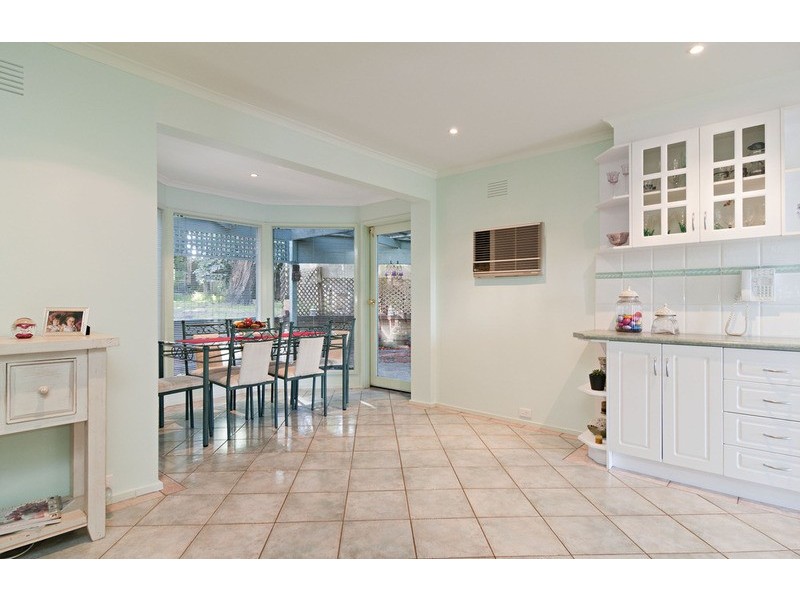 5 Devon Walk, Mooroolbark VIC 3138