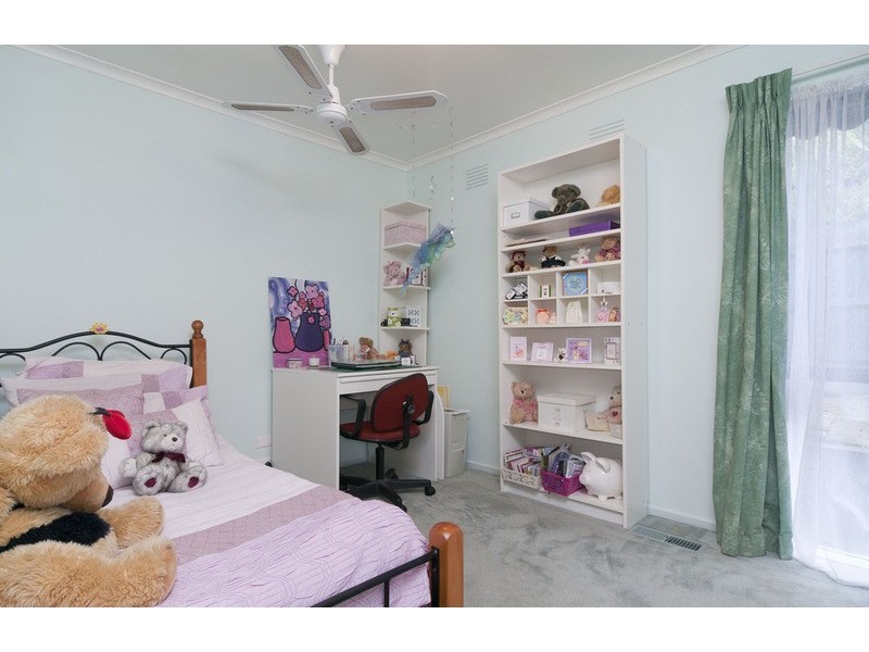 5 Devon Walk, Mooroolbark VIC 3138