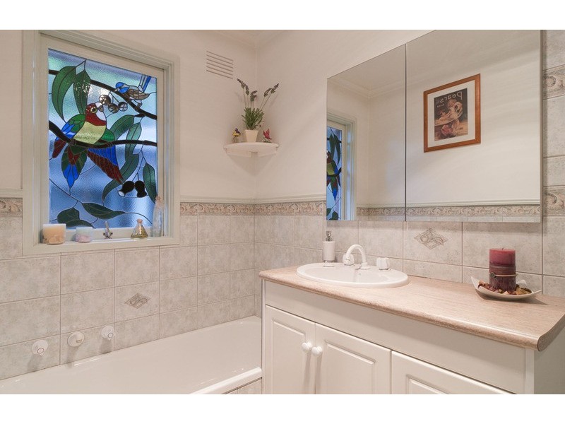 5 Devon Walk, Mooroolbark VIC 3138