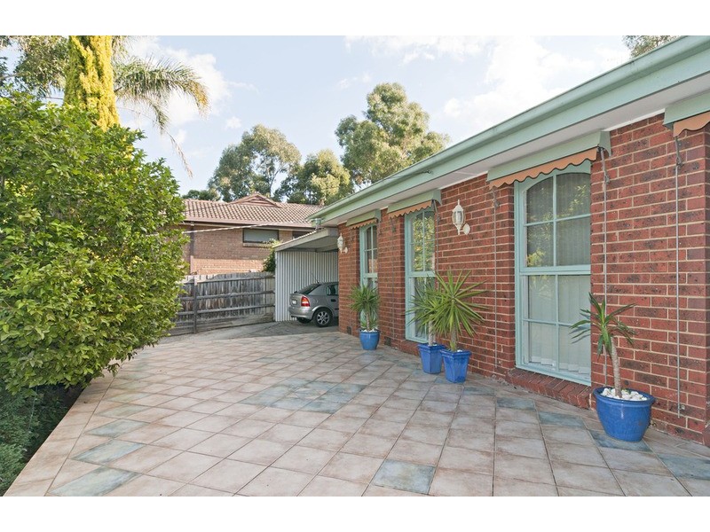 5 Devon Walk, Mooroolbark VIC 3138