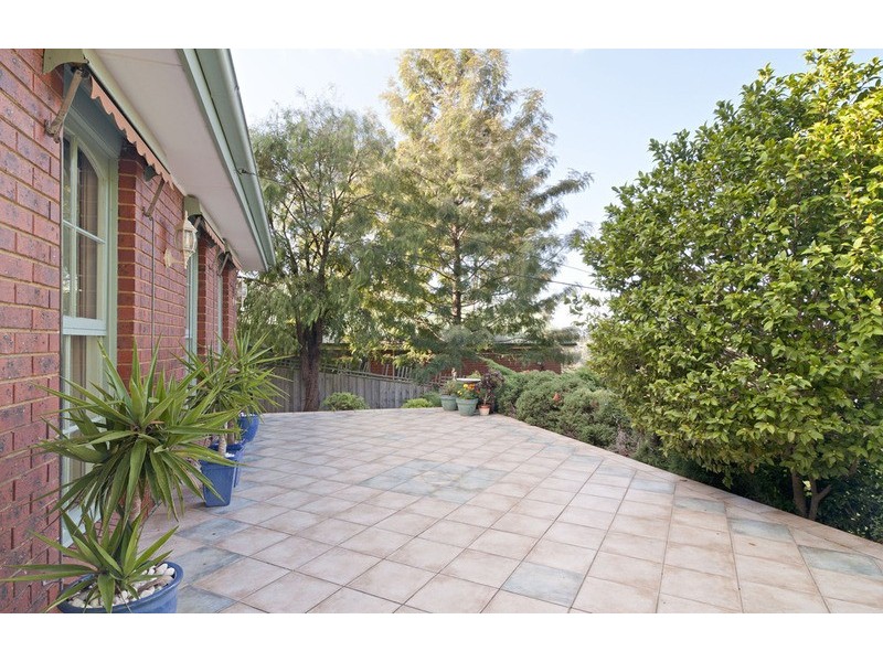 5 Devon Walk, Mooroolbark VIC 3138
