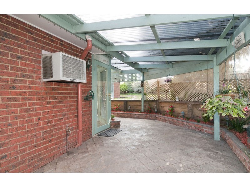 5 Devon Walk, Mooroolbark VIC 3138