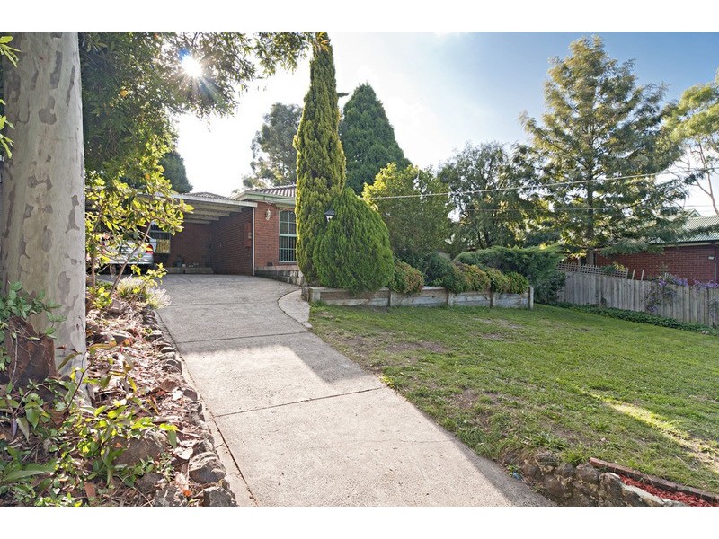 5 Devon Walk, Mooroolbark VIC 3138