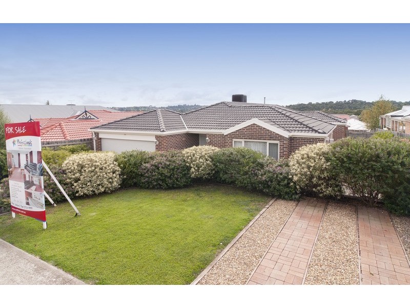 13 Pacific Drive, Mooroolbark VIC 3138