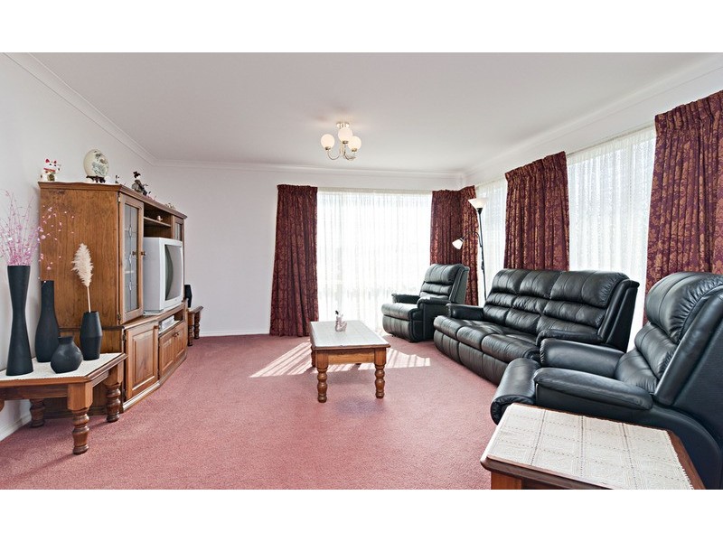 13 Pacific Drive, Mooroolbark VIC 3138