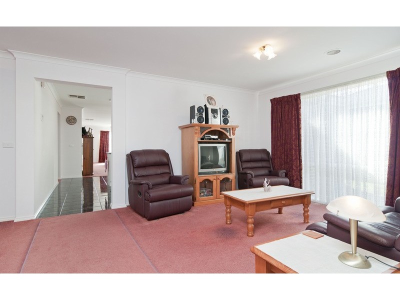 13 Pacific Drive, Mooroolbark VIC 3138