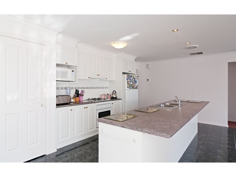 13 Pacific Drive, Mooroolbark VIC 3138