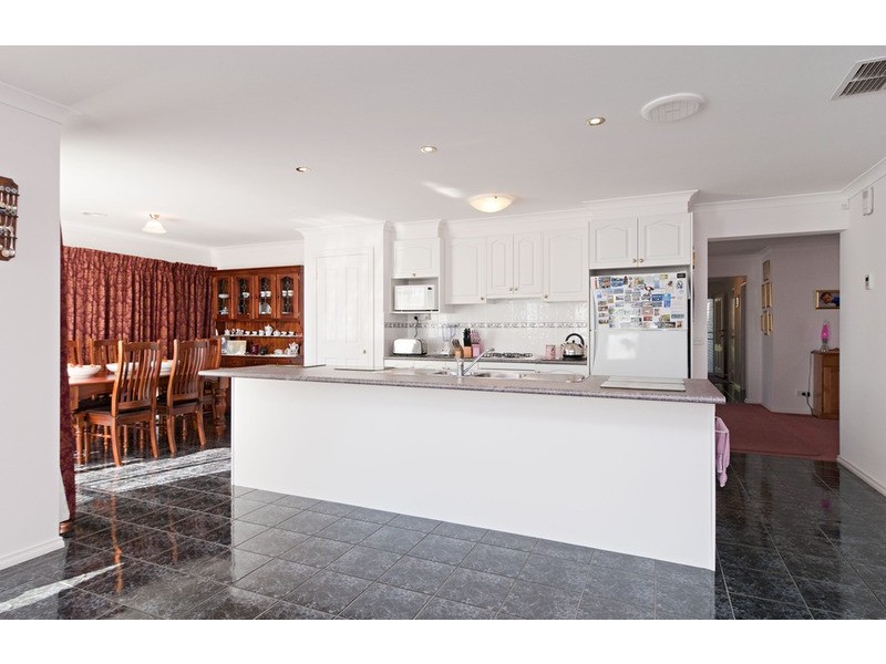 13 Pacific Drive, Mooroolbark VIC 3138