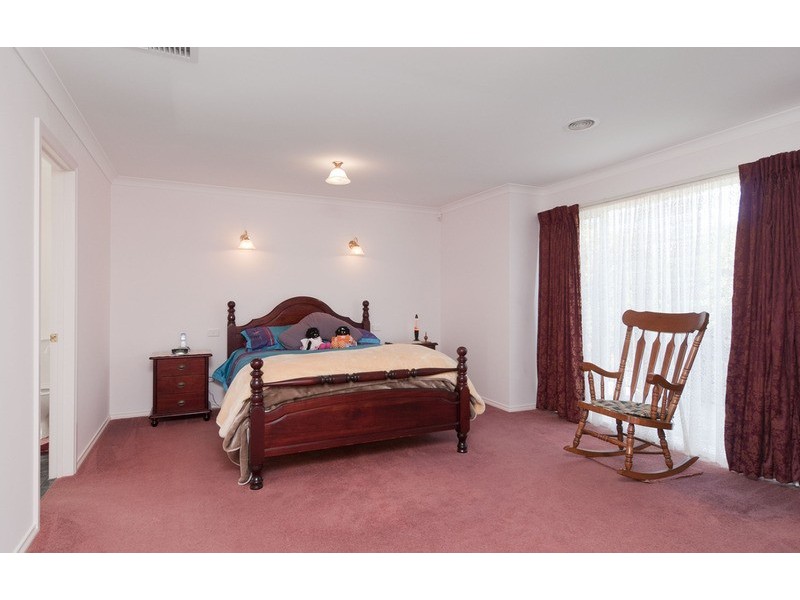 13 Pacific Drive, Mooroolbark VIC 3138