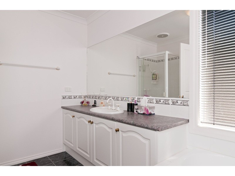 13 Pacific Drive, Mooroolbark VIC 3138