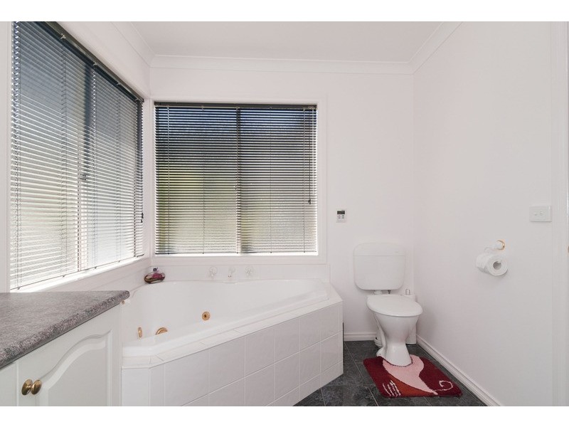 13 Pacific Drive, Mooroolbark VIC 3138