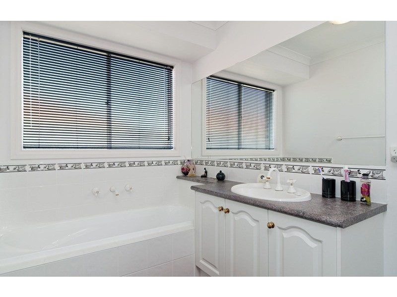 13 Pacific Drive, Mooroolbark VIC 3138