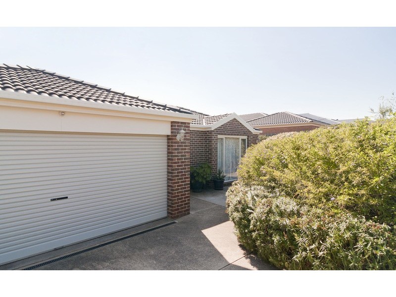 13 Pacific Drive, Mooroolbark VIC 3138