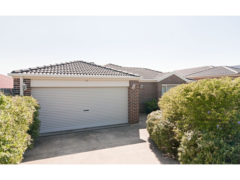 13 Pacific Drive, Mooroolbark VIC 3138