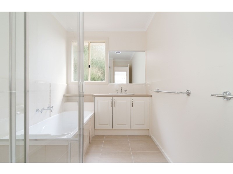 2/22 Charles Street, Mooroolbark VIC 3138