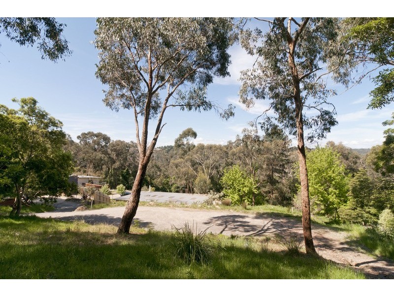 11 Thomas Crescent, Lilydale VIC 3140