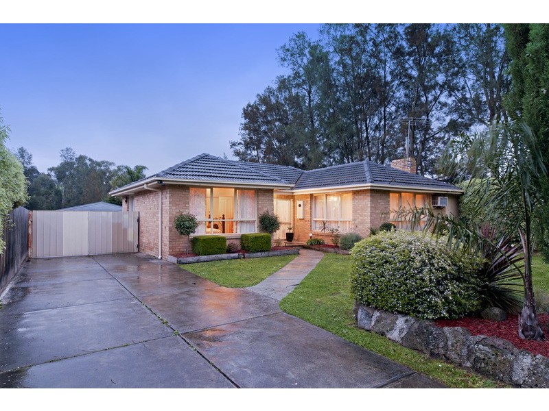 11 Esther Crescent, Mooroolbark VIC 3138