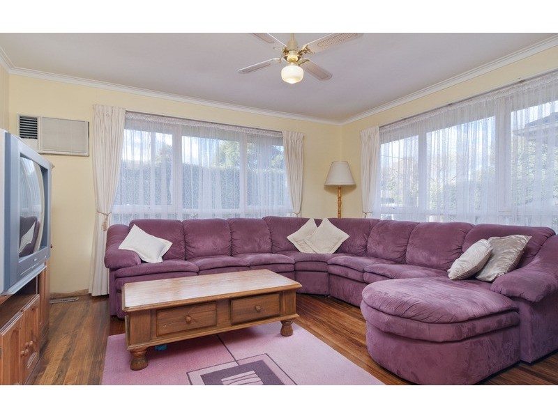 11 Esther Crescent, Mooroolbark VIC 3138